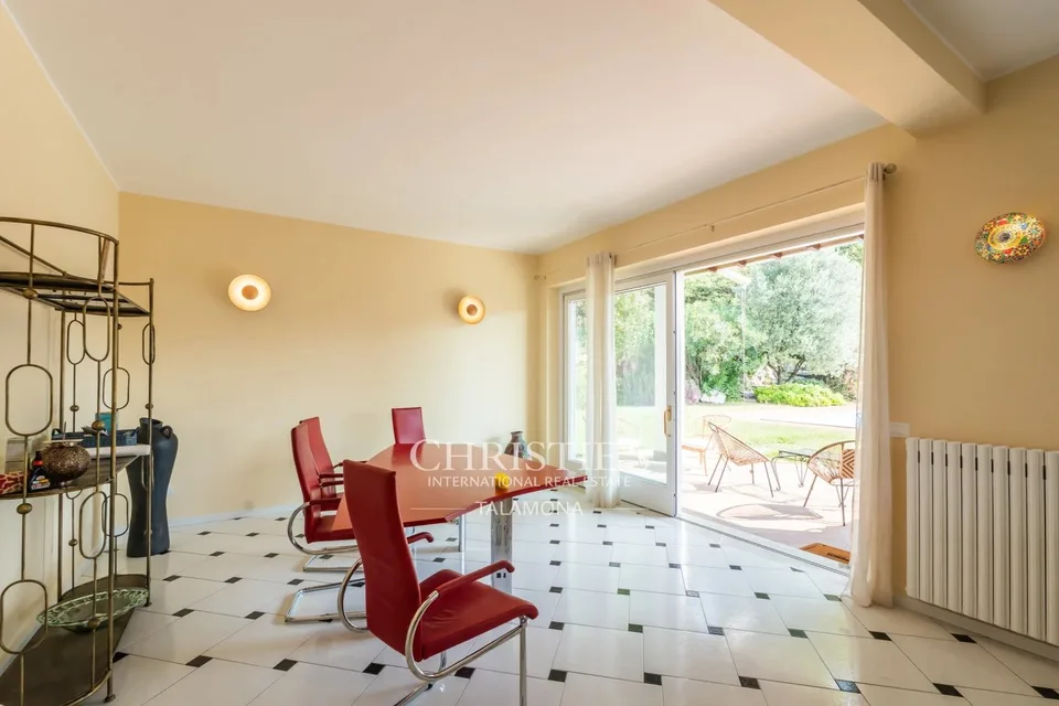 Villa con piscina nel paesaggio verde di Sesto Calende – foto 10 di 13