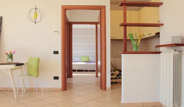 Galliate Lombardo in einer kleinen Residenz, letztes Stockwerk, großes Zweizimmerapartment mit Garage. – Foto 11 von 15