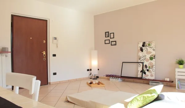 Galliate Lombardo in einer kleinen Residenz, letztes Stockwerk, großes Zweizimmerapartment mit Garage. – Foto 14 von 15