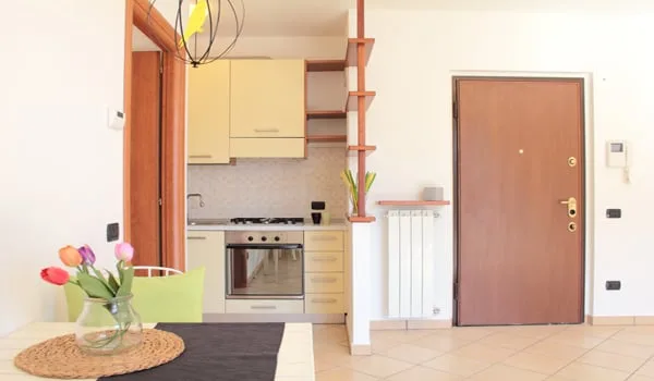 Galliate Lombardo in einer kleinen Residenz, letztes Stockwerk, großes Zweizimmerapartment mit Garage. – Foto 15 von 15