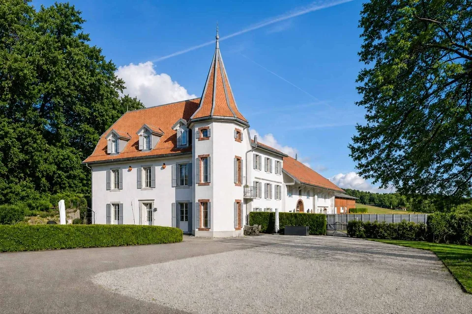 A castle life in the heart of nature with a view of the lake – photo 12 of 12