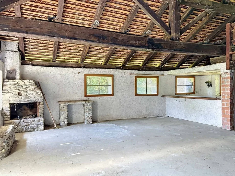 Charmantes Bauernhaus mit 7 Zimmern zur Renovierung, ruhige Umgebung mit Anbauten – Foto 9 von 13