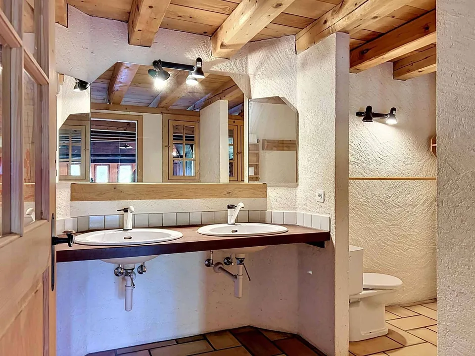 Charmantes Bauernhaus mit 7 Zimmern zur Renovierung, ruhige Umgebung mit Anbauten – Foto 7 von 13