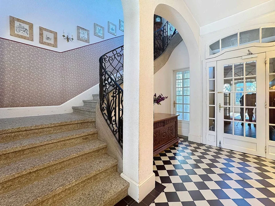 Prestigious residence in a sought-after neighborhood – photo 12 of 13