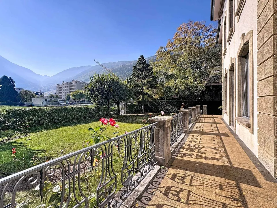 Prestigious residence in a sought-after neighborhood – photo 9 of 13