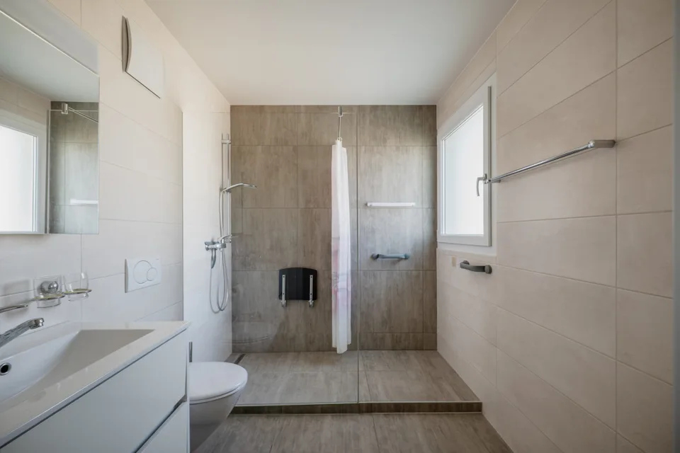 Gelegenheit im Herzen von Estavayer: Helles 4.5-Zimmer-Apartment – Foto 6 von 13