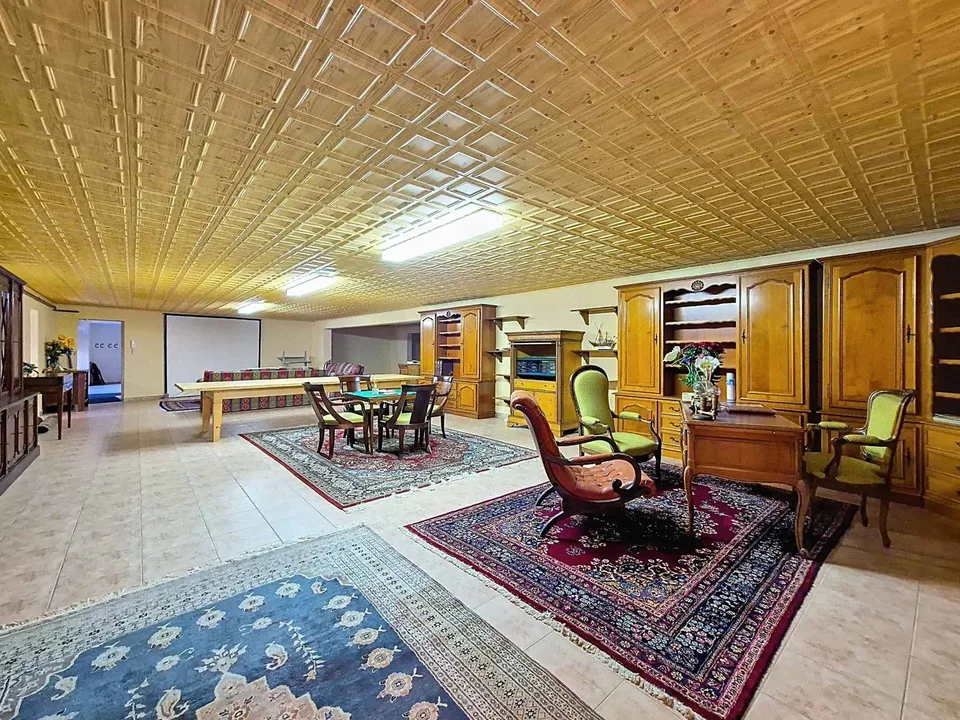Anwesen mit 2 einzelnen Chalets, die durch die Keller miteinander verbunden sind – Foto 7 von 10