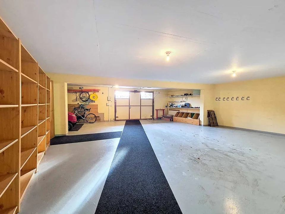 Anwesen mit 2 einzelnen Chalets, die durch die Keller miteinander verbunden sind – Foto 8 von 10