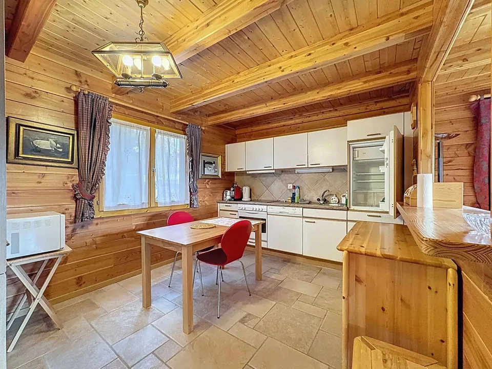 Anwesen mit 2 einzelnen Chalets, die durch die Keller miteinander verbunden sind – Foto 10 von 10