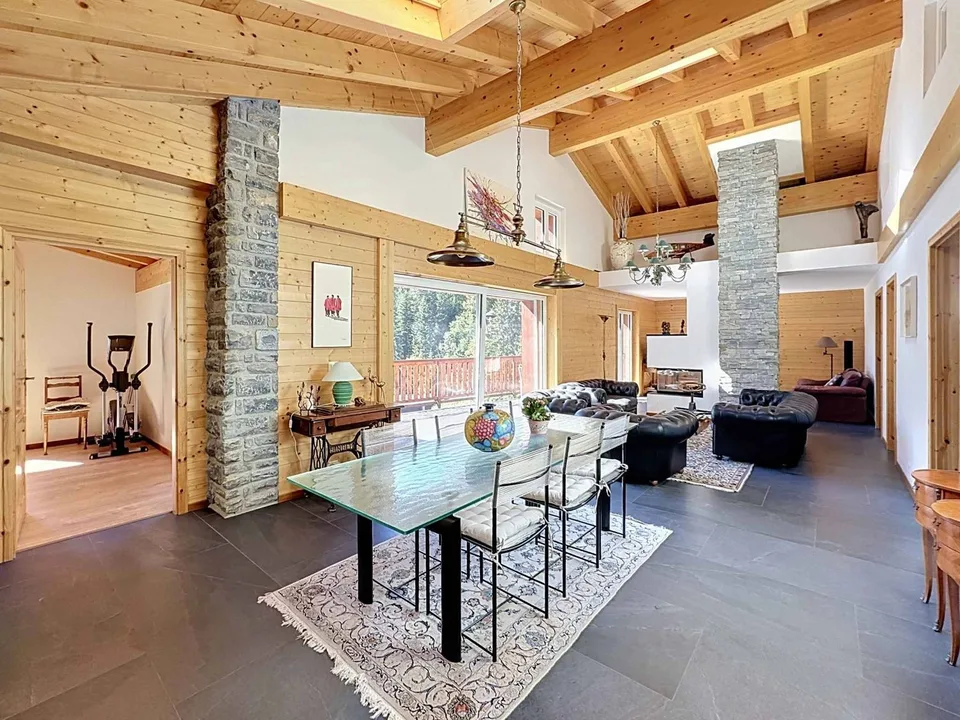 CHALET MIT 15,5 ZIMMERN, BESTEHEND AUS DREI UNABHÄNGIGEN WOHNUNGEN – Foto 4 von 13