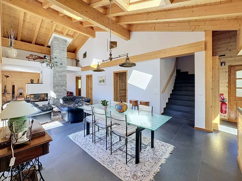 CHALET MIT 15,5 ZIMMERN, BESTEHEND AUS DREI UNABHÄNGIGEN WOHNUNGEN – Foto 3 von 13