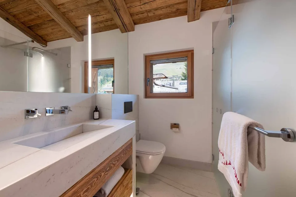 Penthouse von außergewöhnlicher Qualität im Herzen des berühmten Hameau – Foto 8 von 10