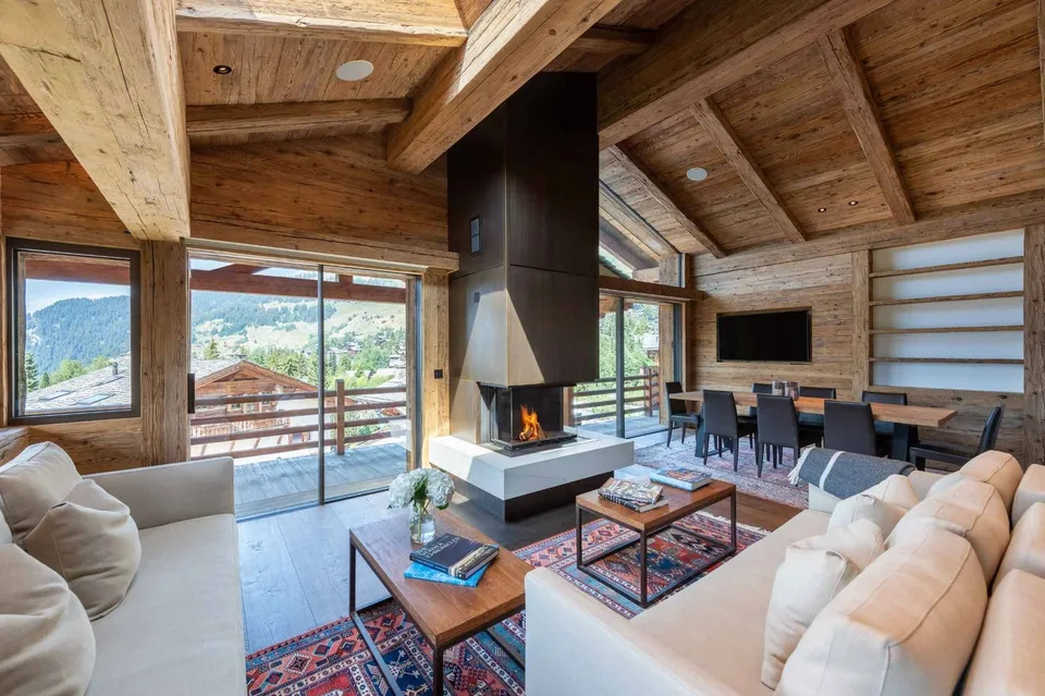 Penthouse von außergewöhnlicher Qualität im Herzen des berühmten Hameau – Foto 2 von 10