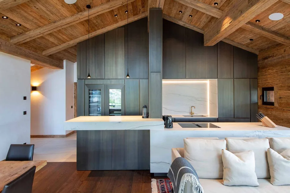 Penthouse von außergewöhnlicher Qualität im Herzen des berühmten Hameau – Foto 4 von 10