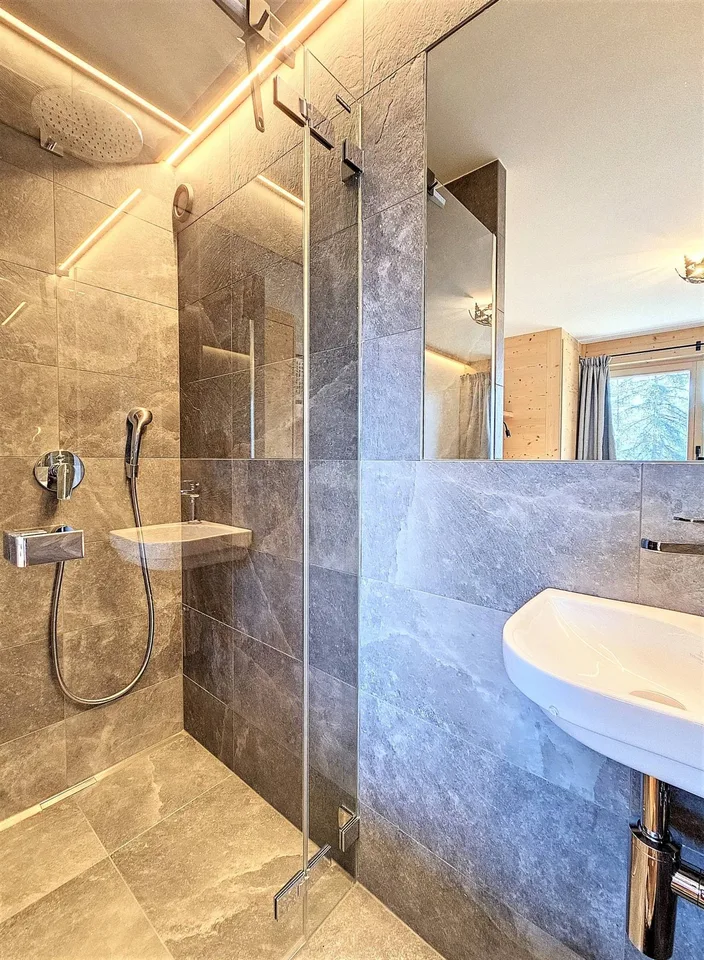 Magnifique Duplex | 4 Chambres Entièrement Rénové à Verbier! – photo 9 sur 10