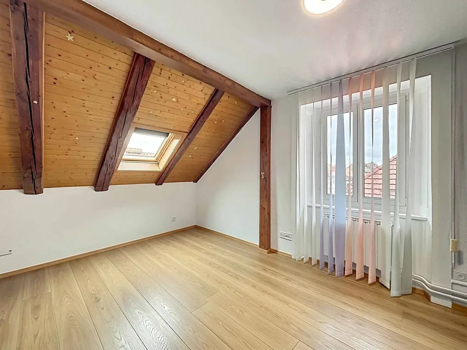 Geräumige 5-Zimmer-Wohnung im Herzen von La Chaux-de-Fonds – Foto 9 von 12