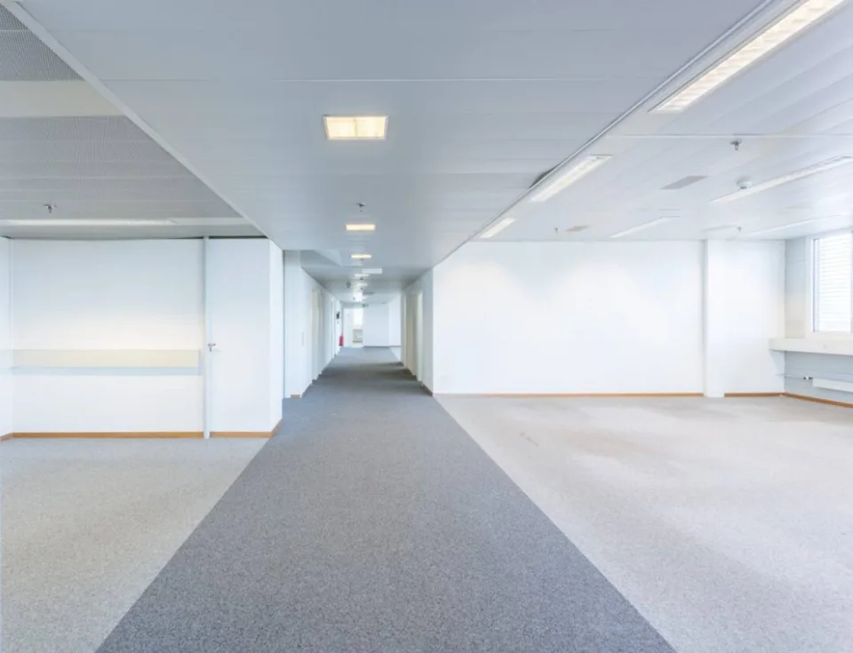 Premises of 860 m2 on the 2nd floor in the FTI zone – photo 2 of 3