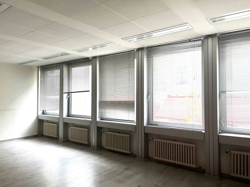 Strategische Lage: Büros 70m² – Foto 2 von 2