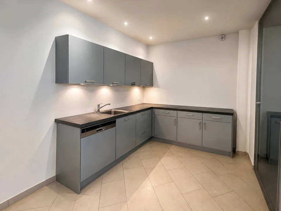 BÜROS 230 M² - Nahe Flughafen – Foto 2 von 2