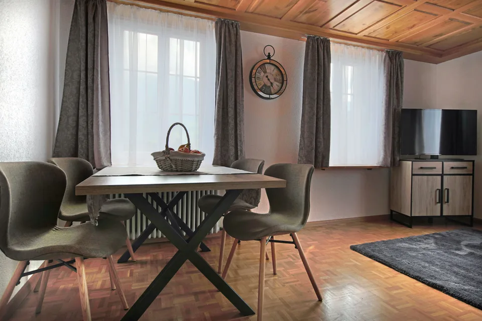 Grosszügiges stilvoll möbliertes 3-Zimmer Appartement in Sargans – Foto 3 von 12