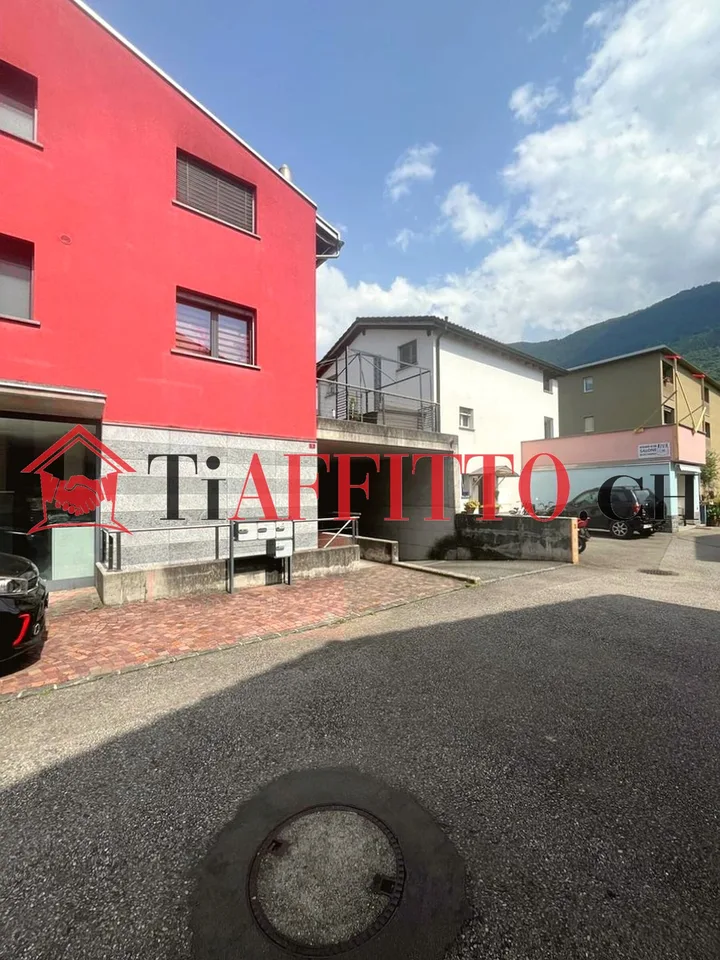 SPAZIO COMMERCIALE DI 150 MÂ² A SANTâANTONINO – foto 2 di 4