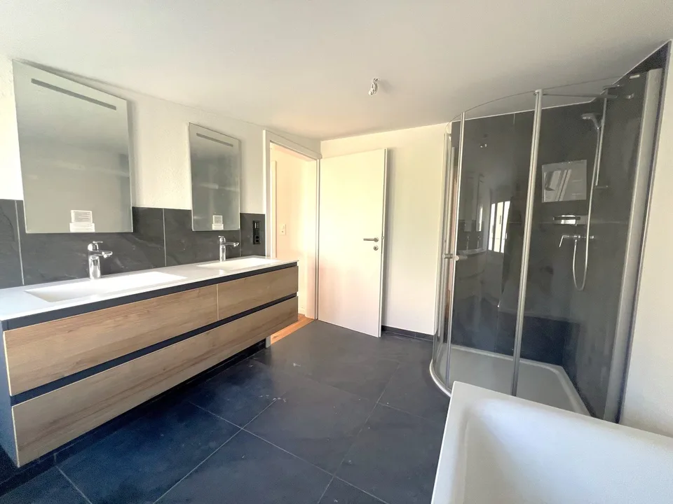 Stilvoll wohnen am Dorfbach – komplett renoviertes Einfamilienhaus – Foto 6 von 7