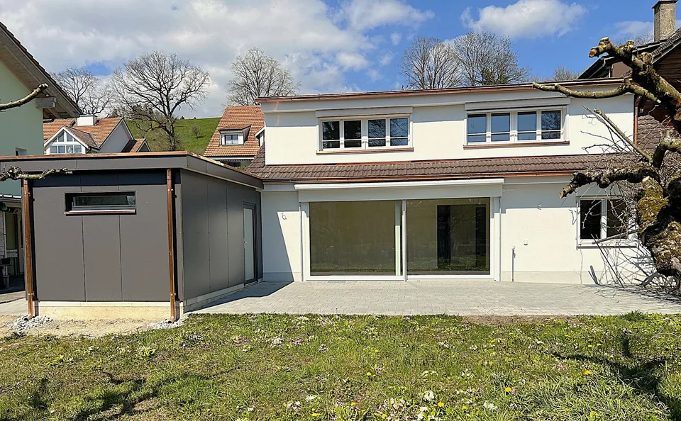 Stilvoll wohnen am Dorfbach – komplett renoviertes Einfamilienhaus – Foto 2 von 7