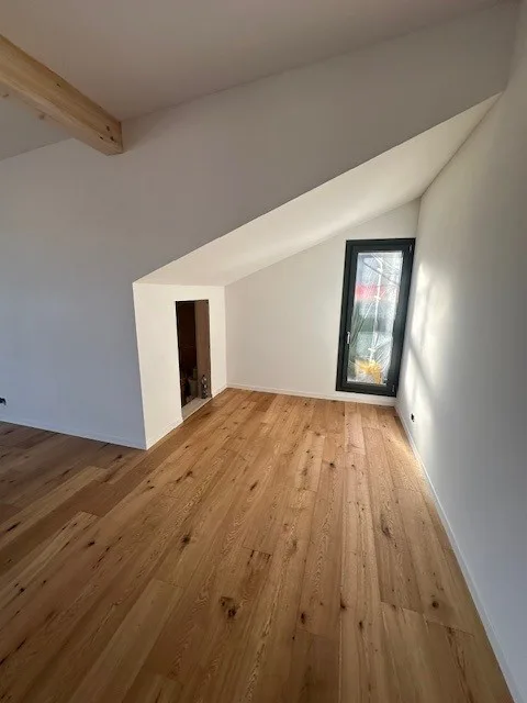 Modern 3.5-room attic apartment in Boll – new building with a view – photo 3 of 8