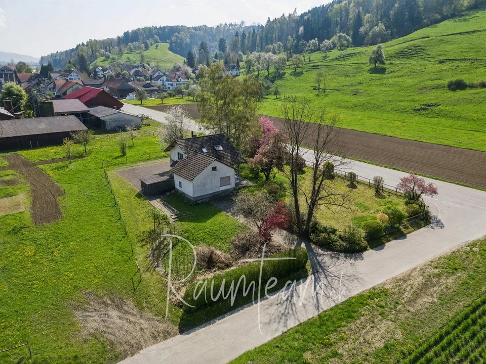 Emplacement idyllique et isolé – une maison avec du caractère, de l'espace et du potentiel – photo 3 sur 7
