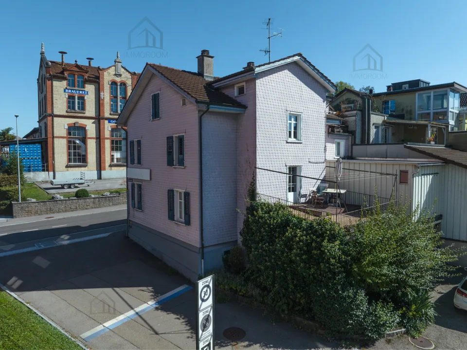 Piccola casa multifamiliare con spazio abitativo e commerciale – foto 3 di 11
