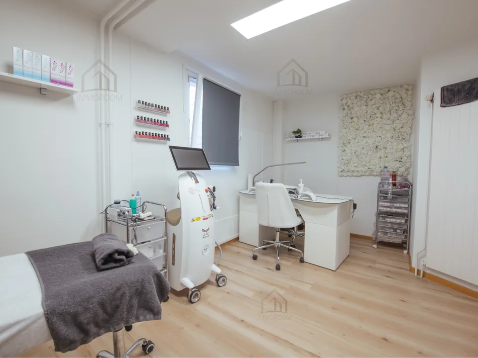 Piccola casa multifamiliare con spazio abitativo e commerciale – foto 6 di 11