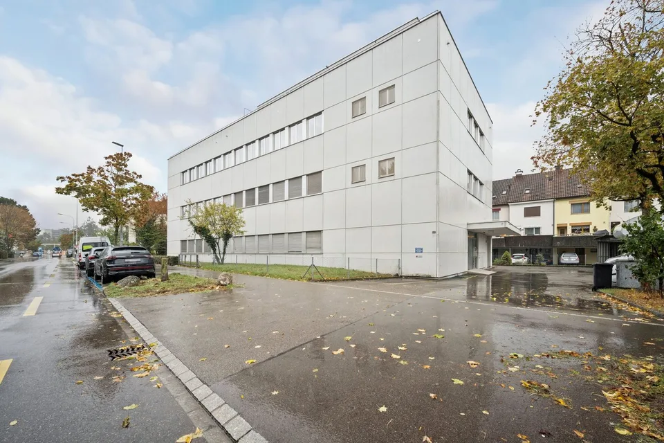Ampio e luminoso spazio commerciale di 392 m² a Dietikon – foto 2 di 8