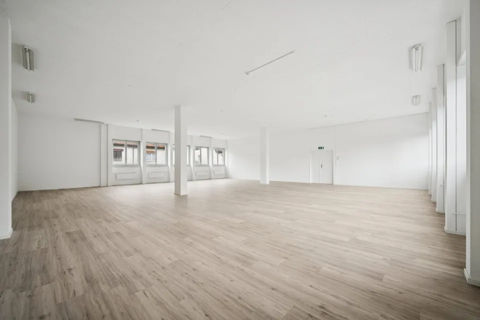 Posizione ideale a Dietikon: Spazio commerciale luminoso di 200 m² per aziende silenziose – foto 2 di 6