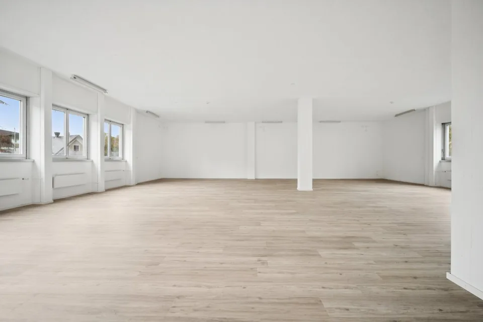 Posizione ideale a Dietikon: Spazio commerciale luminoso di 200 m² per aziende silenziose – foto 3 di 6