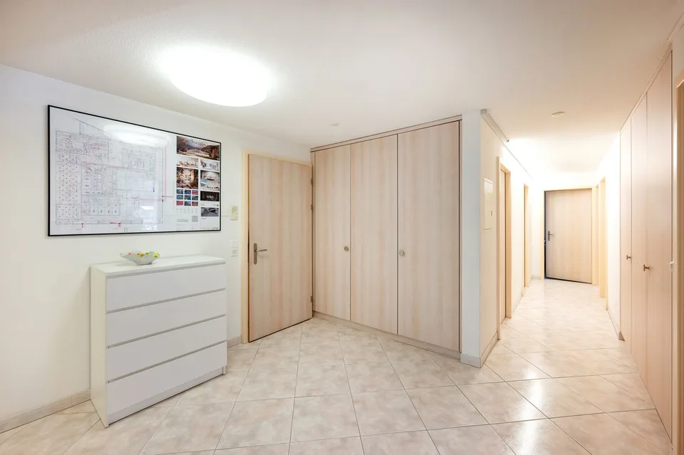 Moderne 5.5-Zimmer Gewerbefläche an der Mattastrasse 9 in Davos Platz – Foto 4 von 25