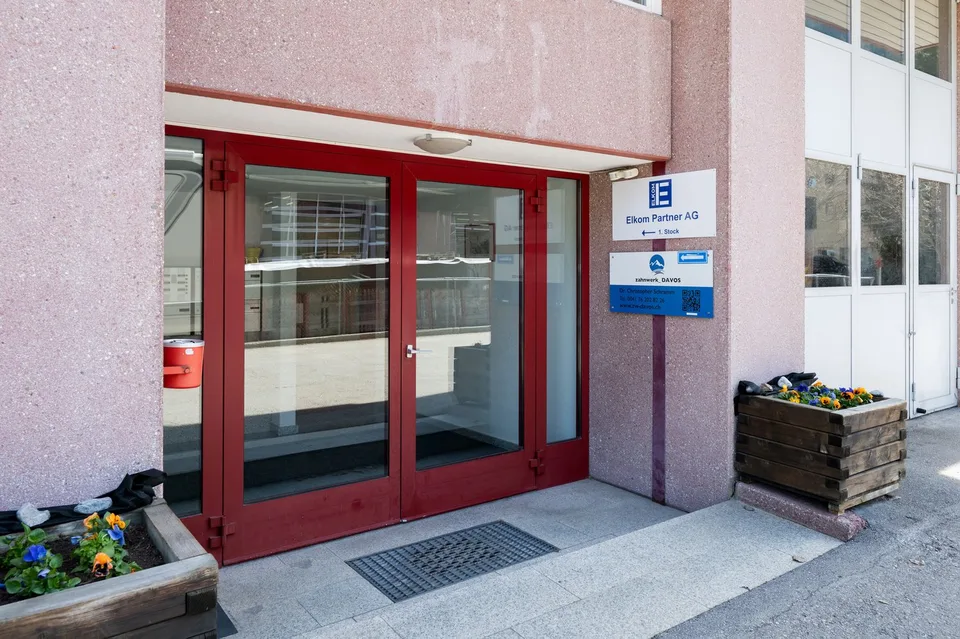 Moderne 5.5-Zimmer Gewerbefläche an der Mattastrasse 9 in Davos Platz – Foto 3 von 25