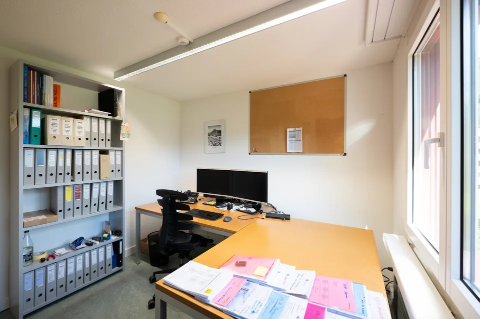 Moderne 5.5-Zimmer Gewerbefläche an der Mattastrasse 9 in Davos Platz – Foto 16 von 25