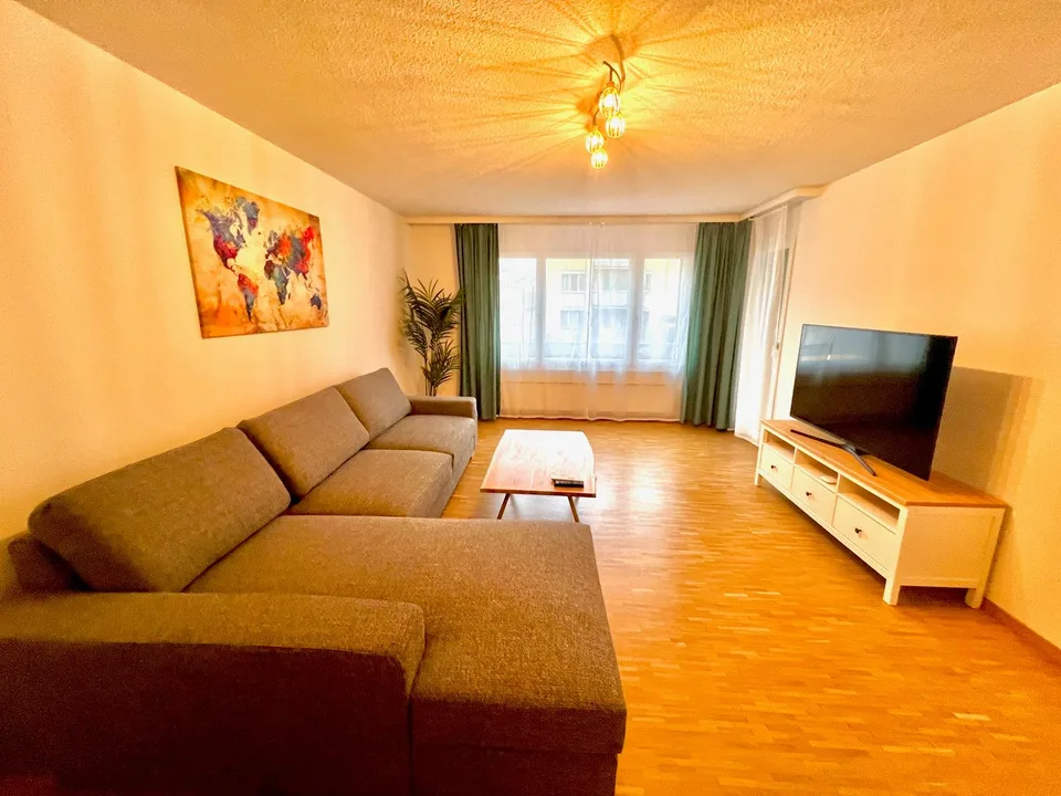 Grosses Zimmer ruhig gelegen mit gutem ÖV Anschluss =) – foto 3 di 8