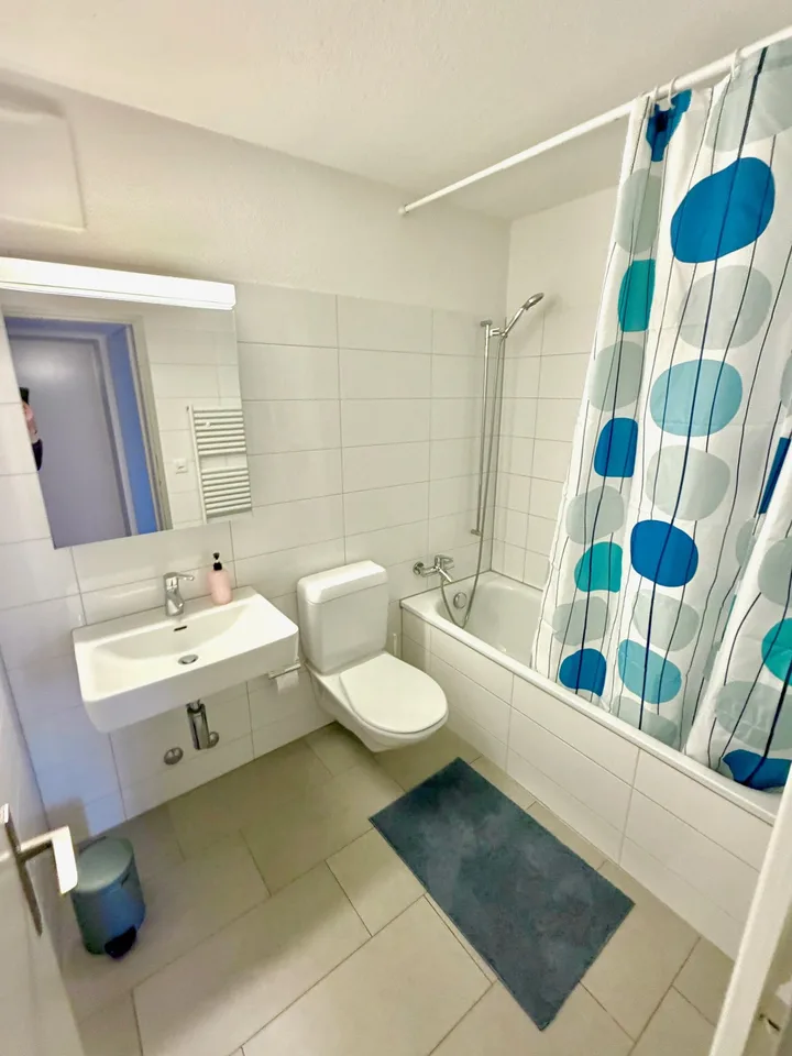 Grosses Zimmer ruhig gelegen mit gutem ÖV Anschluss =) – foto 6 di 8