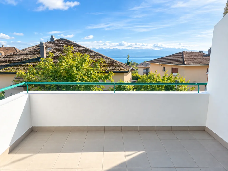 APPARTEMENT DE 3.5 PIÈCES RÉNOVÉ AVEC BALCON ET VUE SUR LE LAC ! – foto 6 di 10