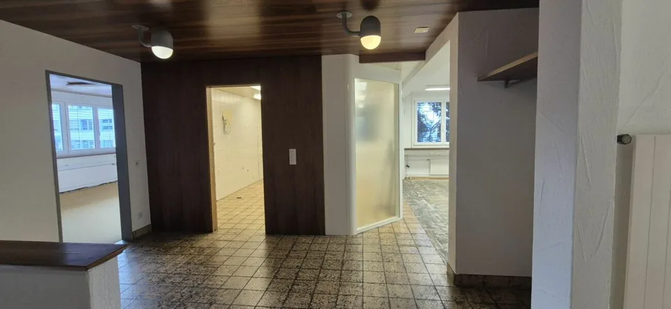 Espace commercial attractif et spacieux dans un emplacement central à Bachenbülach Copie – photo 7 sur 9
