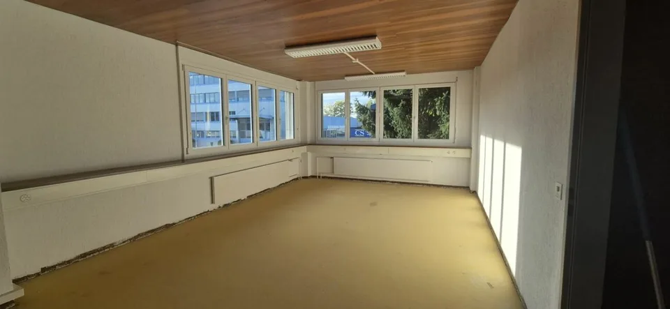 Espace commercial attractif et spacieux dans un emplacement central à Bachenbülach Copie – photo 4 sur 9