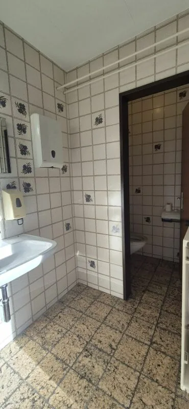 Espace commercial attractif et spacieux dans un emplacement central à Bachenbülach Copie – photo 8 sur 9