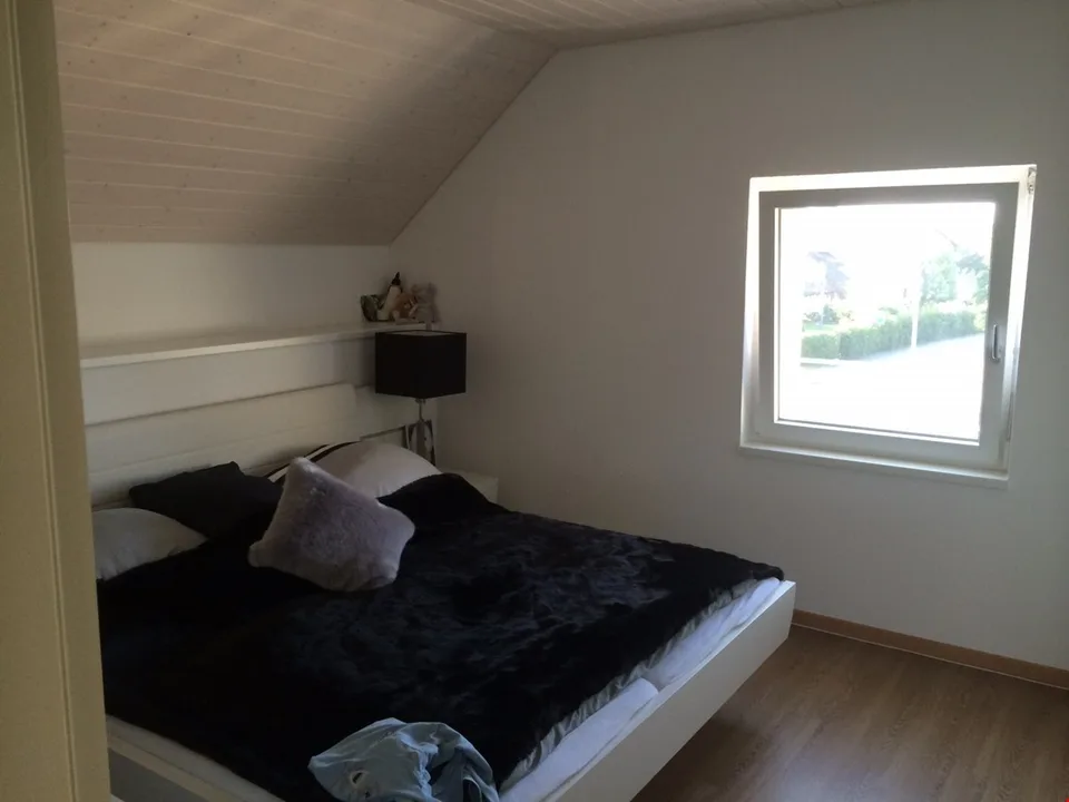 Helle Dachwohnung mit sonnigem Balkon in sehr gepflegter Liegenschaft – Foto 7 von 11