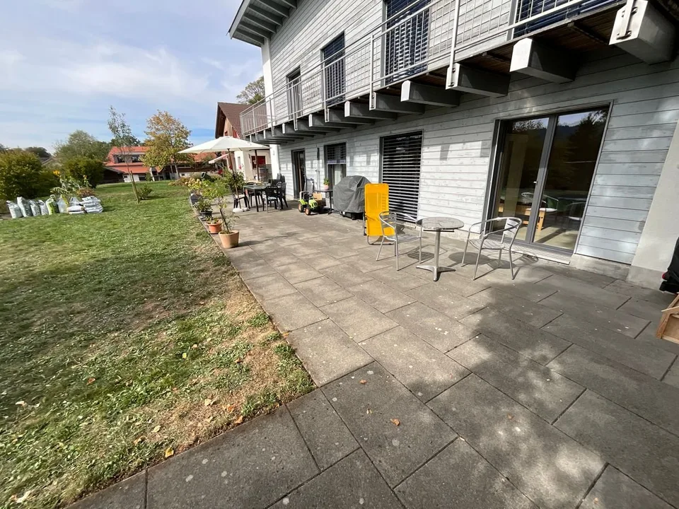 Studio mit Möbeln, Terrasse und freier Sicht – Foto 6 von 7