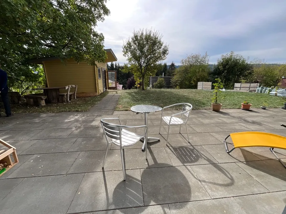 Studio mit Möbeln, Terrasse und freier Sicht – Foto 5 von 7