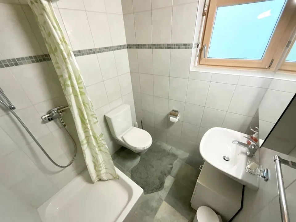 Studio mit Möbeln, Terrasse und freier Sicht – Foto 4 von 7