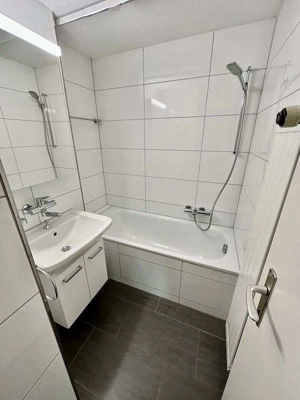 Helle und renovierte 4-Zimmer-Wohnung – Foto 3 von 9