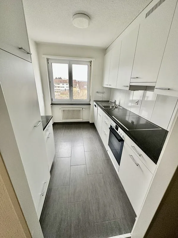 Helle und renovierte 4-Zimmer-Wohnung – Foto 2 von 9