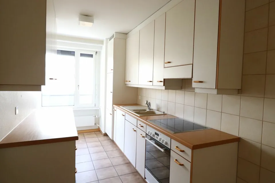 Tra la piscina coperta e Birsig - bel appartamento 3 locali a Binningen – foto 3 di 12